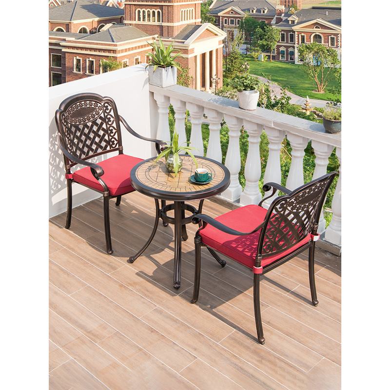 Gegoten aluminium tafel en sto - Outdoor Furniture One Piece recensie en prijs